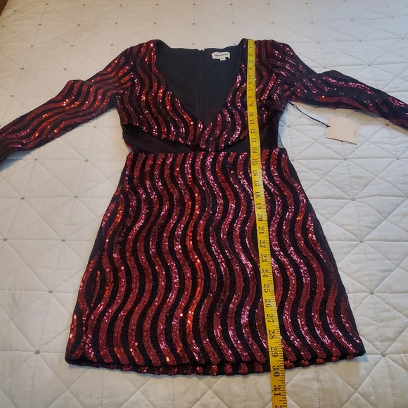 Revolve Superdown Kim Deep V Sequin Mini Dress! Size XXS. - Picture 9 of 11